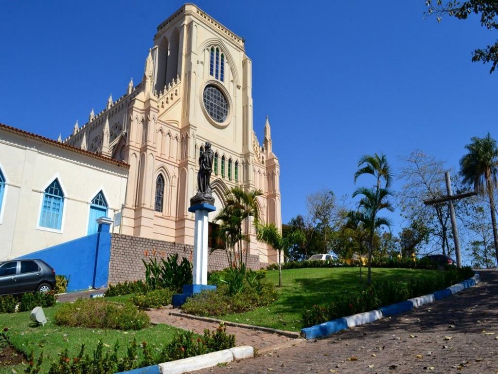 Hotel Pousada And Safari Cuiabá Kültér fotó