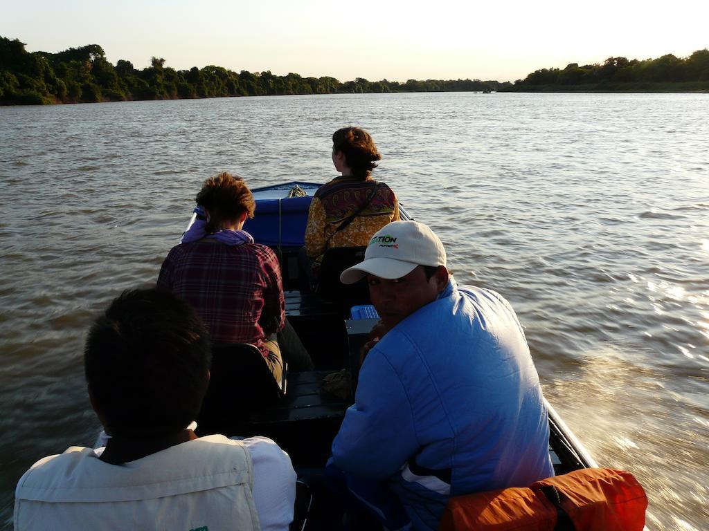 Hotel Pousada And Safari Cuiabá Kültér fotó